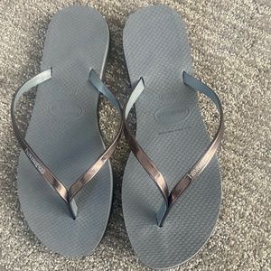 Havianas Size 9